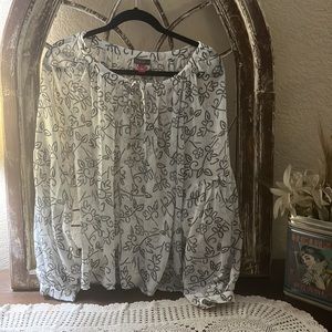 Vince Camuto Blouse Size Large Ehite and Black